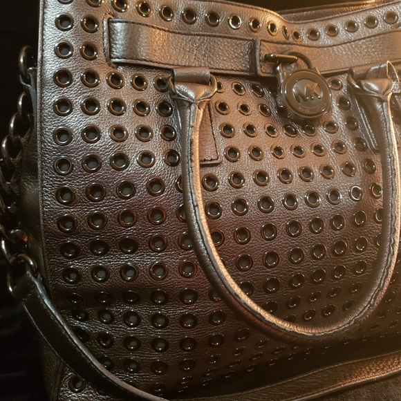 Michael Kors Very Unique Large Bag Pewter bag with Gun Metal rivets. - Picture 2 of 8